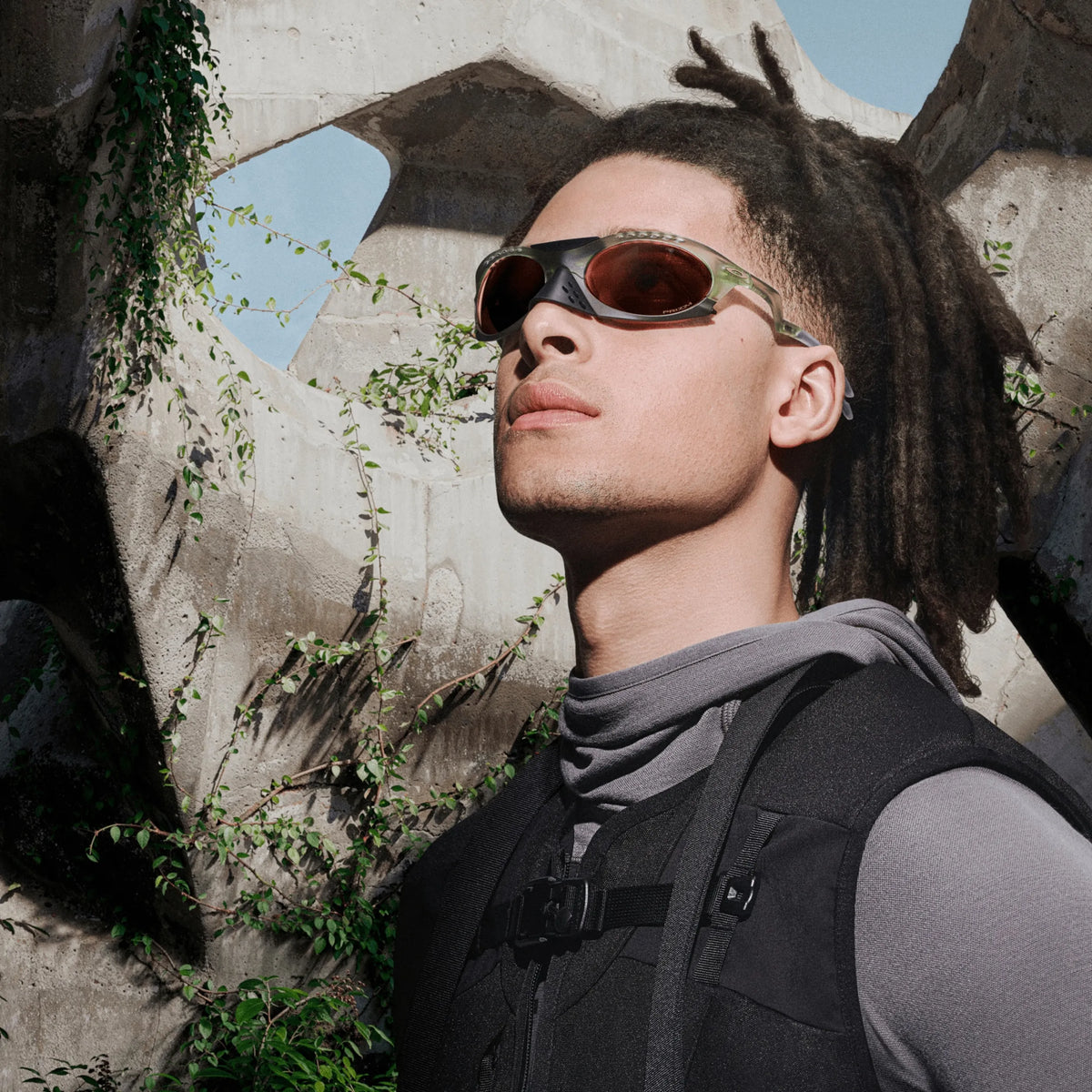 Oakley Plantaris OO9437 0363 – oliva – Occhiali da sole