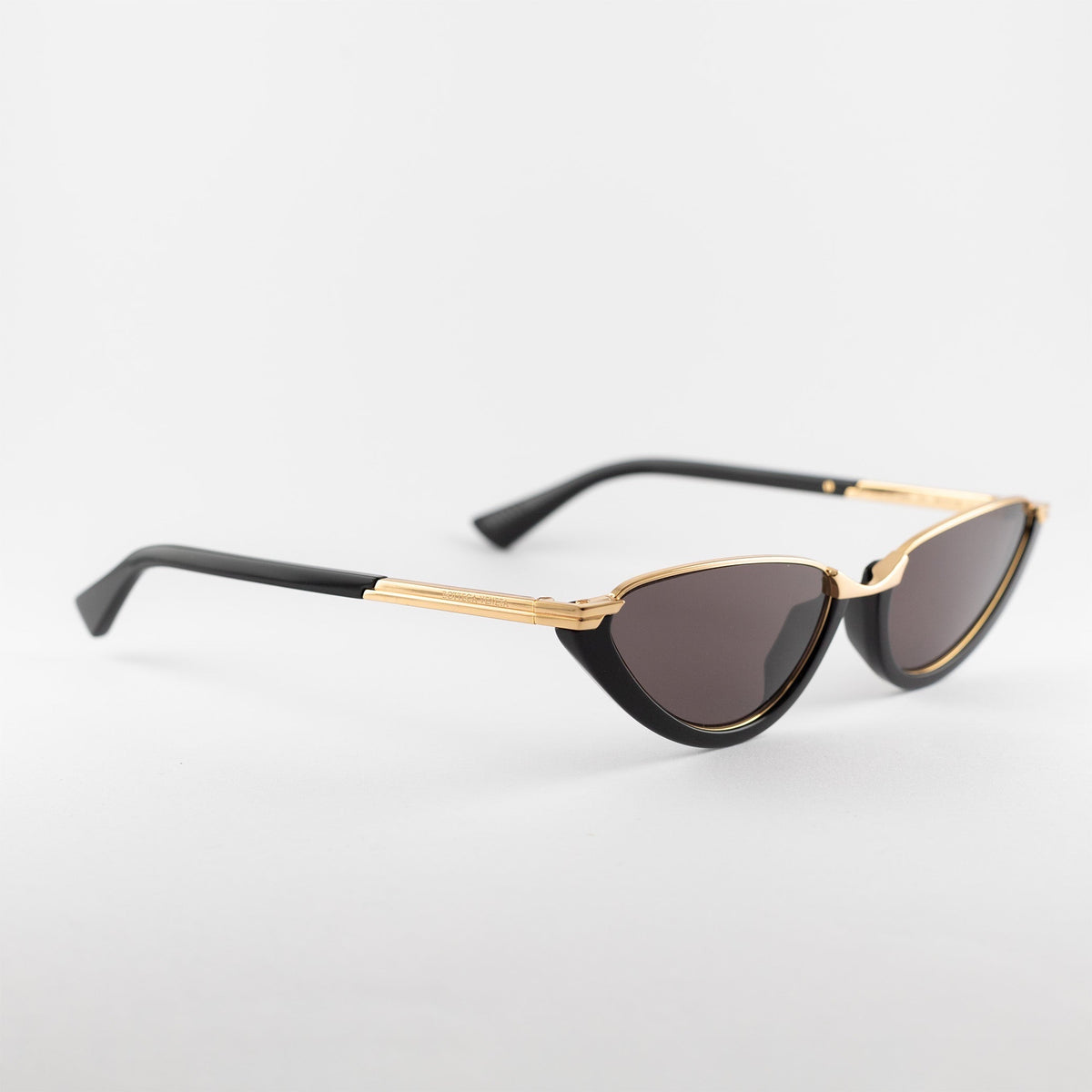 Bottega Veneta BV1346S 001 – nero, oro – Occhiali da sole
